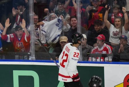 Le Canada défait la Suisse 3-2 et demeure invaincu au Championnat du monde de hockey