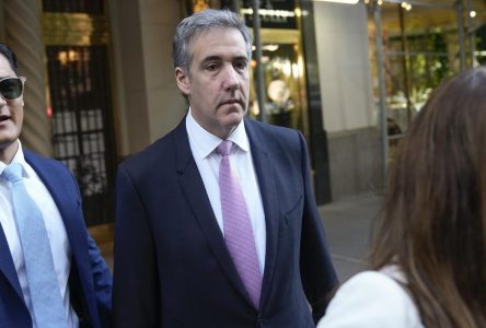 Acculé par les avocats de la défense, Cohen admet avoir volé la Trump Organization