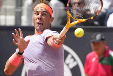 Malgré une présence incertaine, Nadal s’entraîne sur le court Philippe-Chatrier