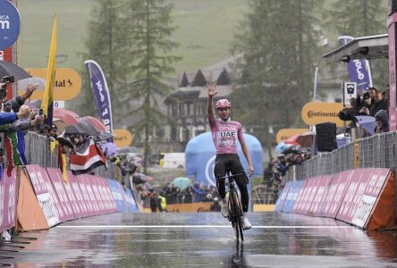 Tadej Pogacar creuse l’écart en tête du Tour d’Italie après la 16e étape