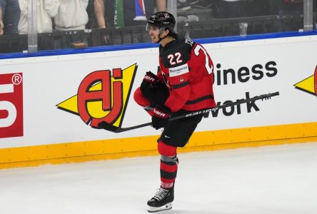 Cozens marque en surtemps et le Canada défait les Tchèques 4-3 au Mondial de hockey