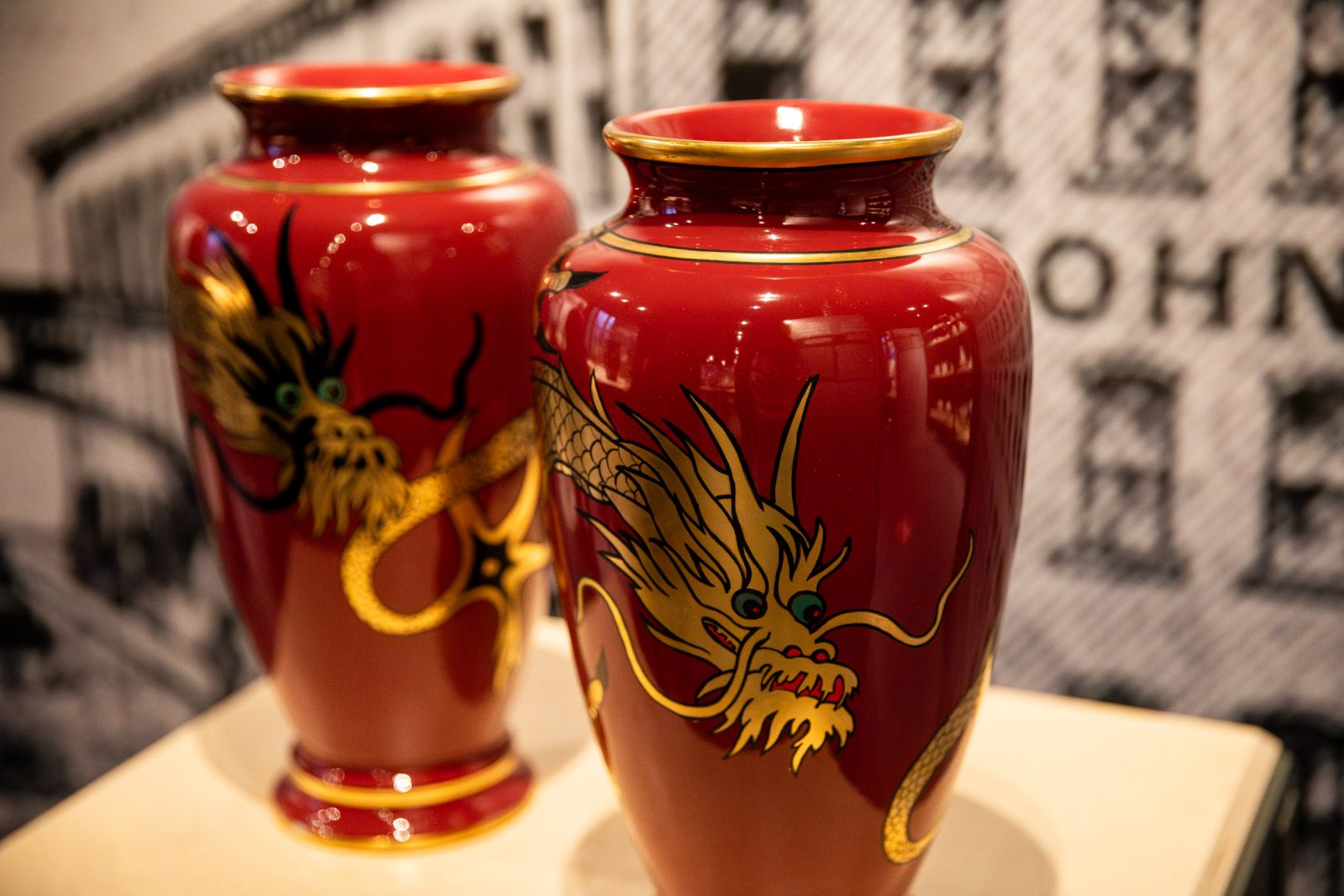 Il offre deux vases de grande valeur au Musée du Haut-Richelieu